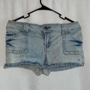 No Boundaries Stretch style acid washed jean shorts
